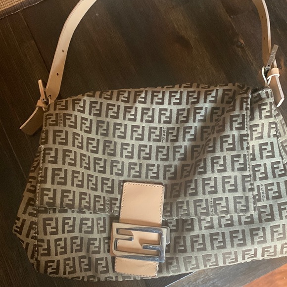 Fendi Zucca Shoulde bag/ Tan color - Picture 1 of 8